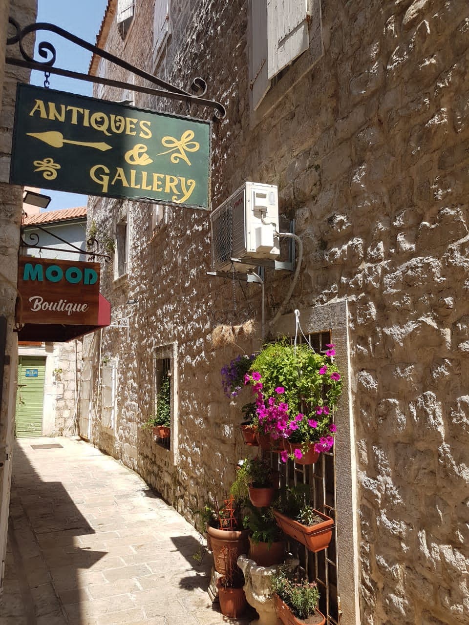 Antique Shop & Gallery