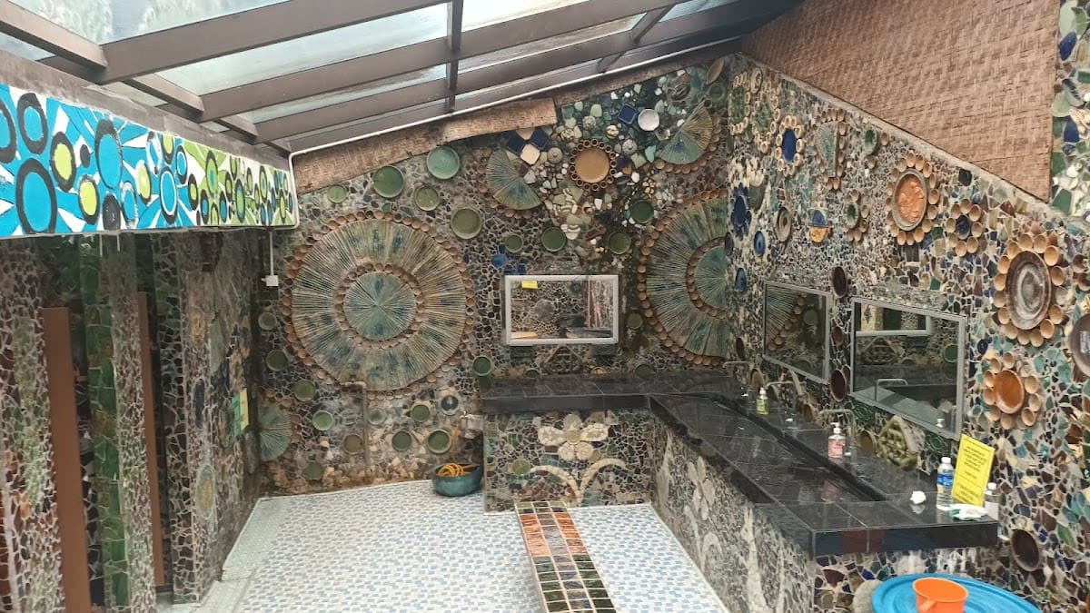 Aw Pottery Studio