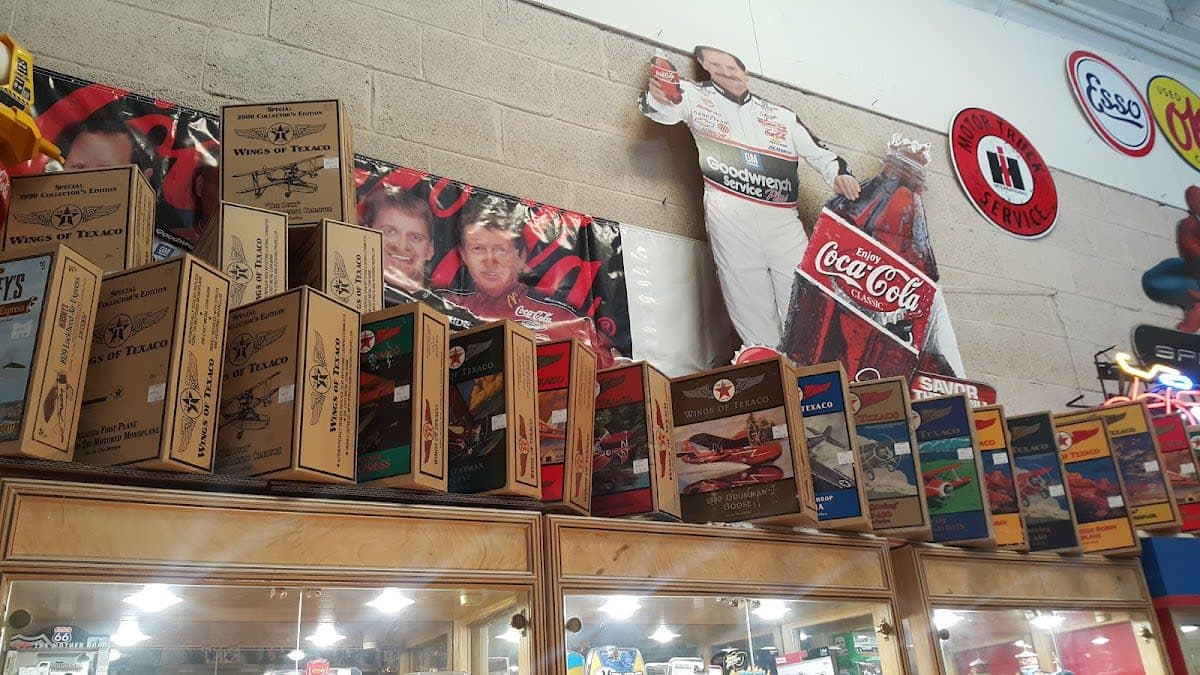 Dave N' Ale's Collectible Toys N' More..