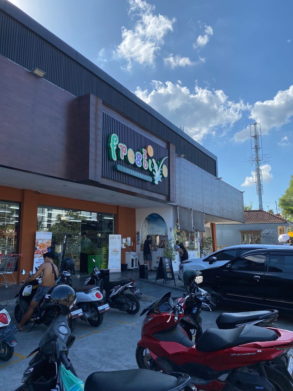 Frestive Supermarket Batu Bolong