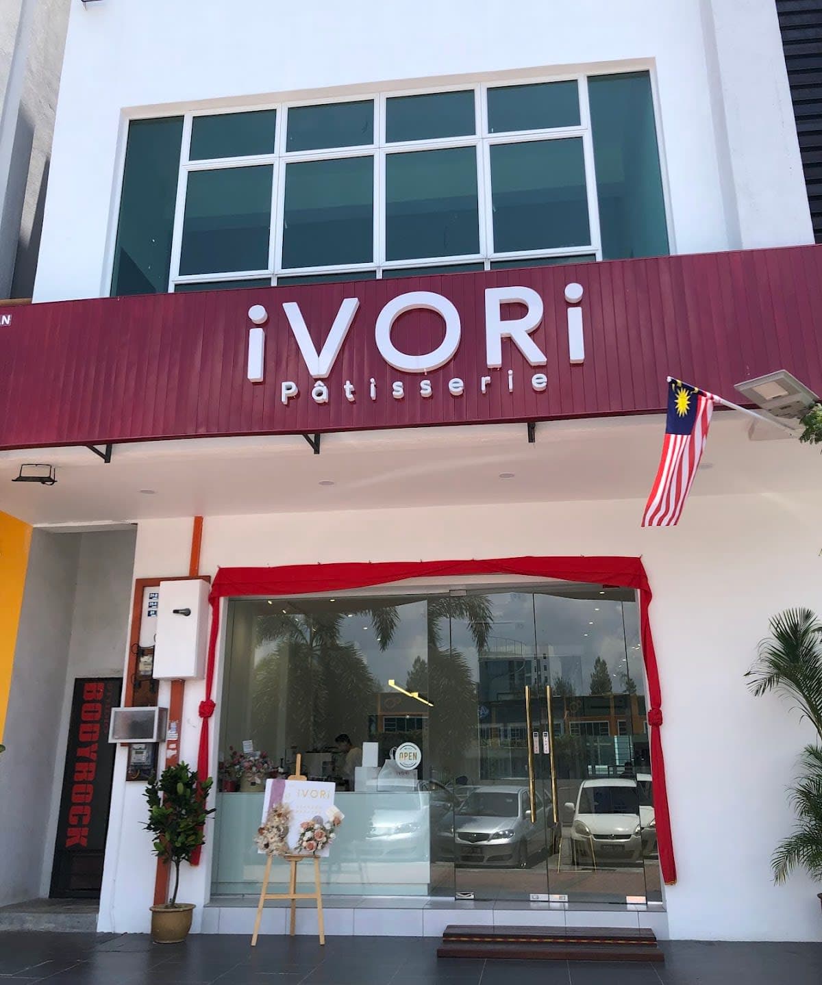 iVORi Pâtisserie (iVORi Pastry)