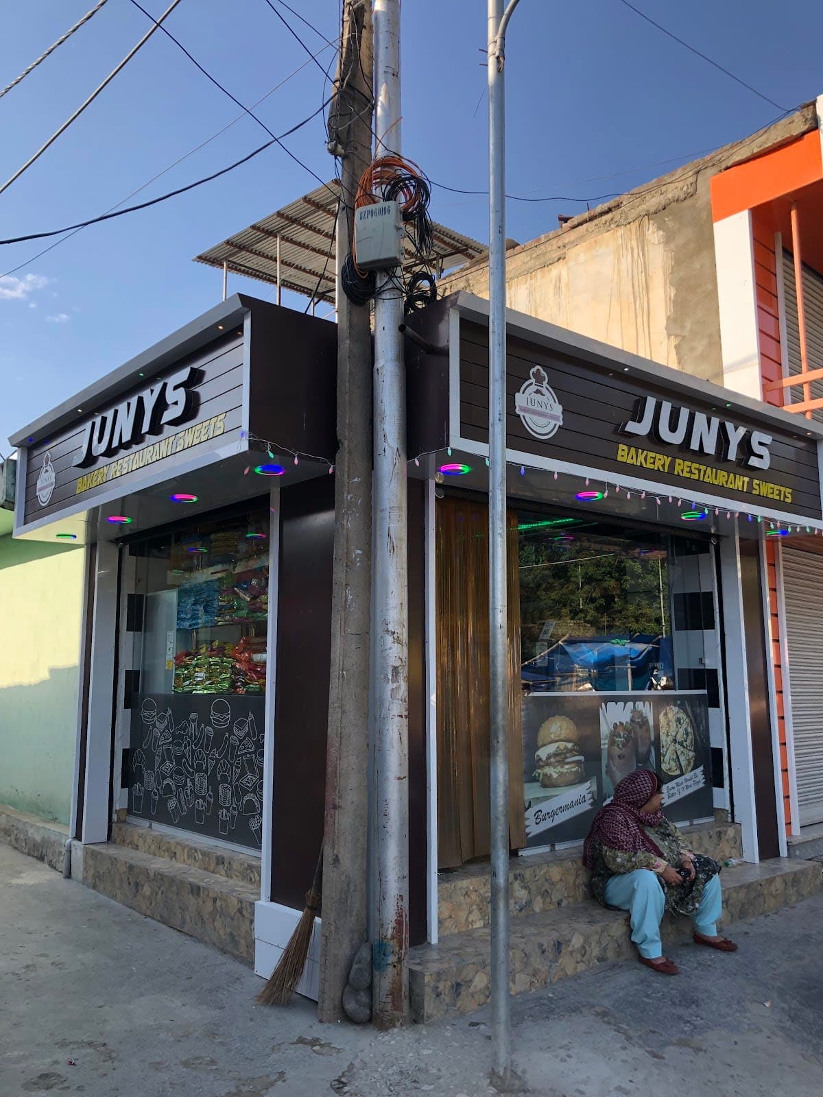JUNYS BAKERS Best in tral town