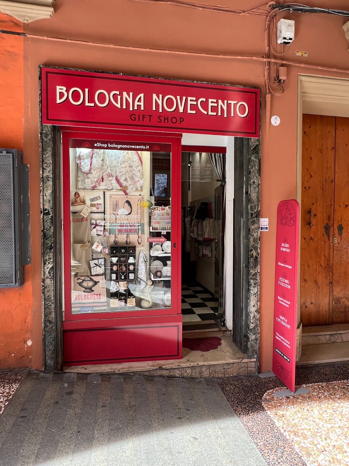 Bologna Novecento Souvenir & Gift Shop -Authentic Bolognese Goods