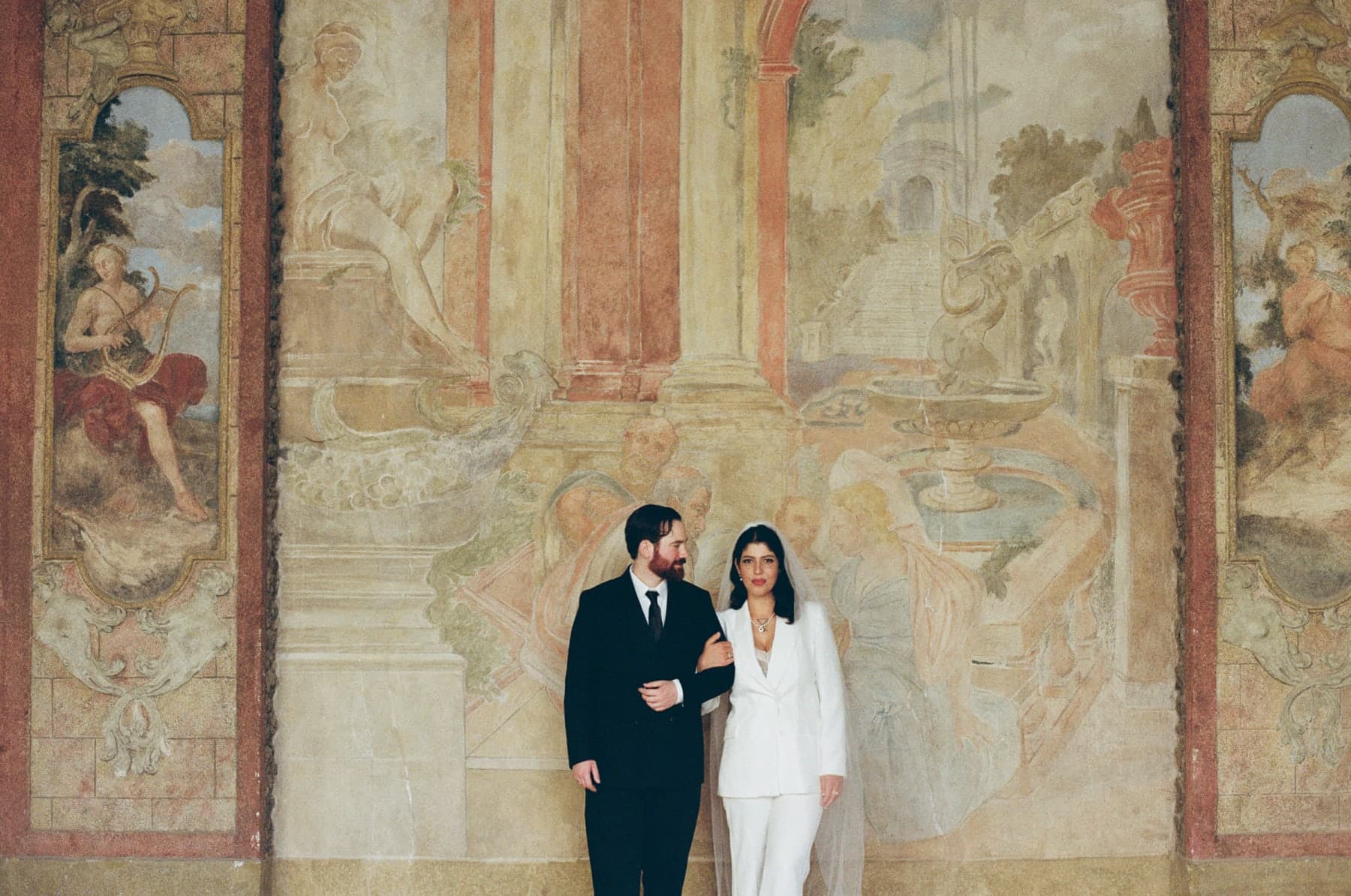 Lifestyle & Film Wedding Photographer I Marketa Sindler