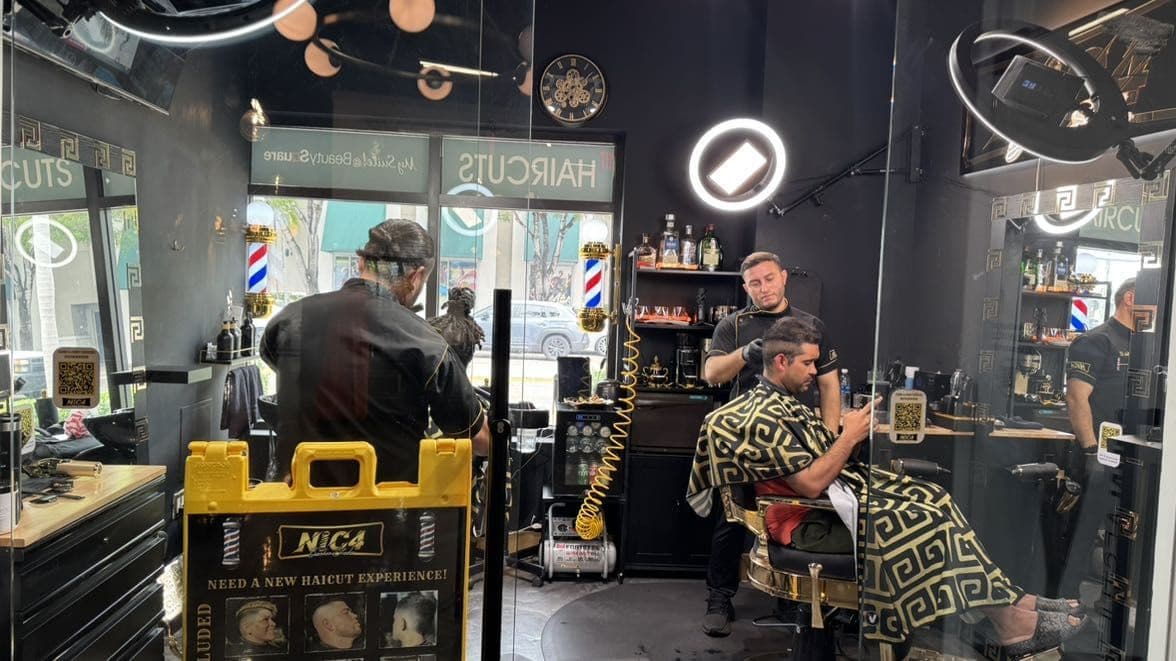 N1C4 Barber Studio, Barber Shop, Barberia, Midtown Miami. Scissor cuts.