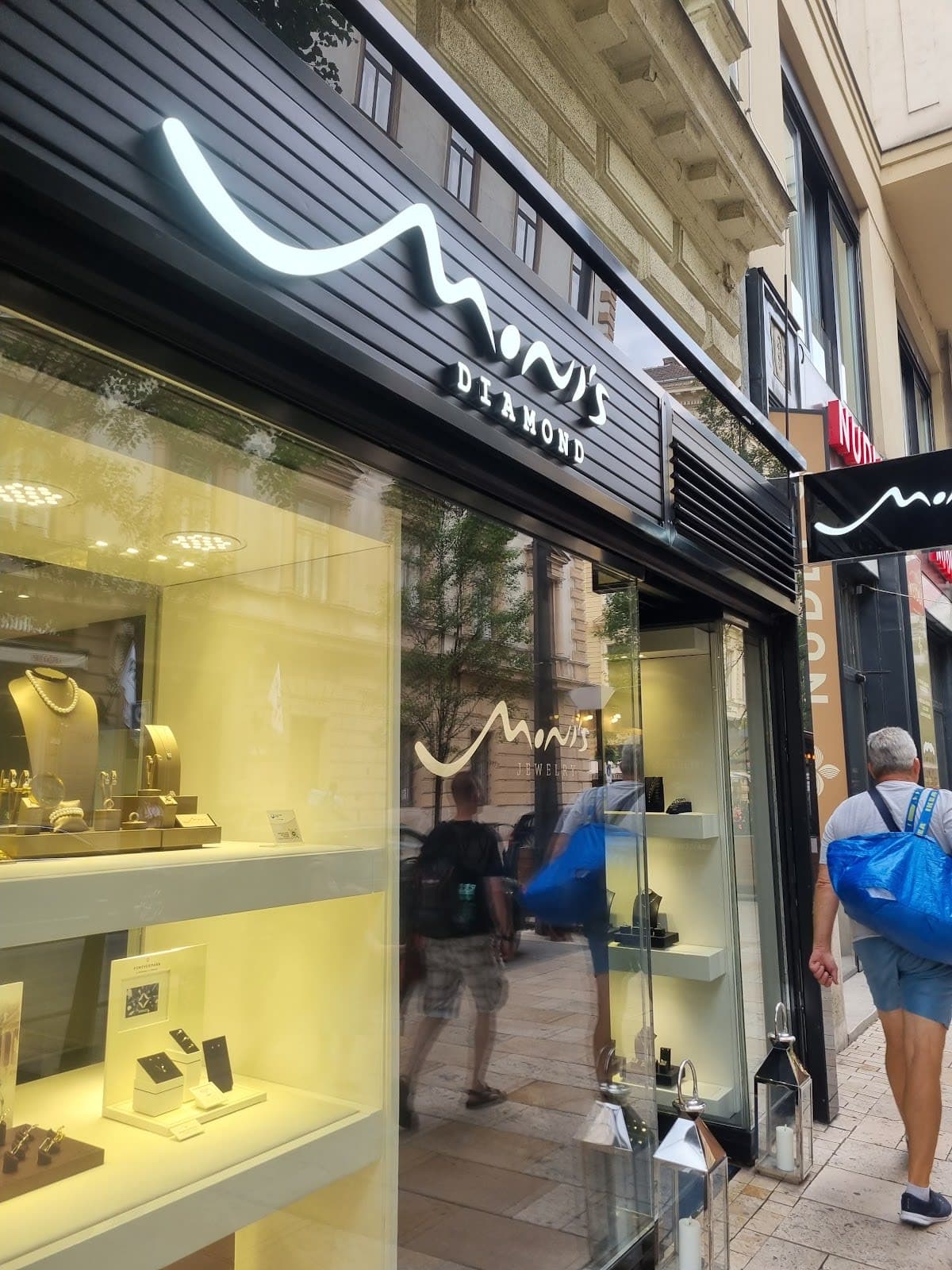 Monis Jewelry Premium Brand Store